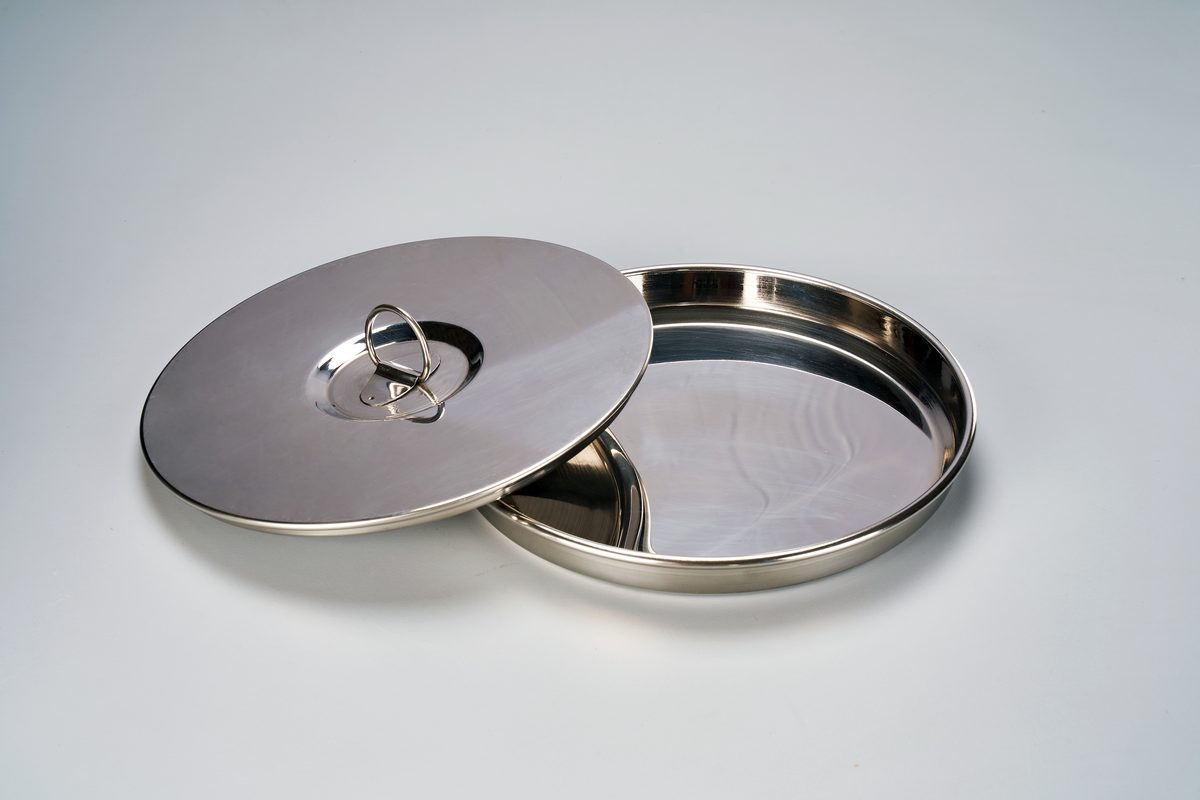 Stainless steel sieve lid with ring pull and receiver pan